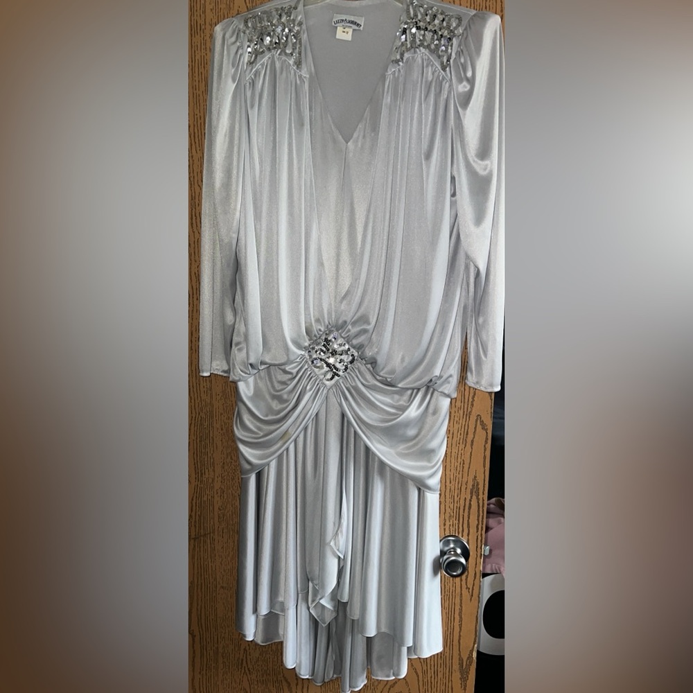 Vintage party dress (v cut open)  Lizzy & Johnny